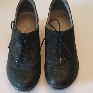 Alegria Textured Black Women's Flats